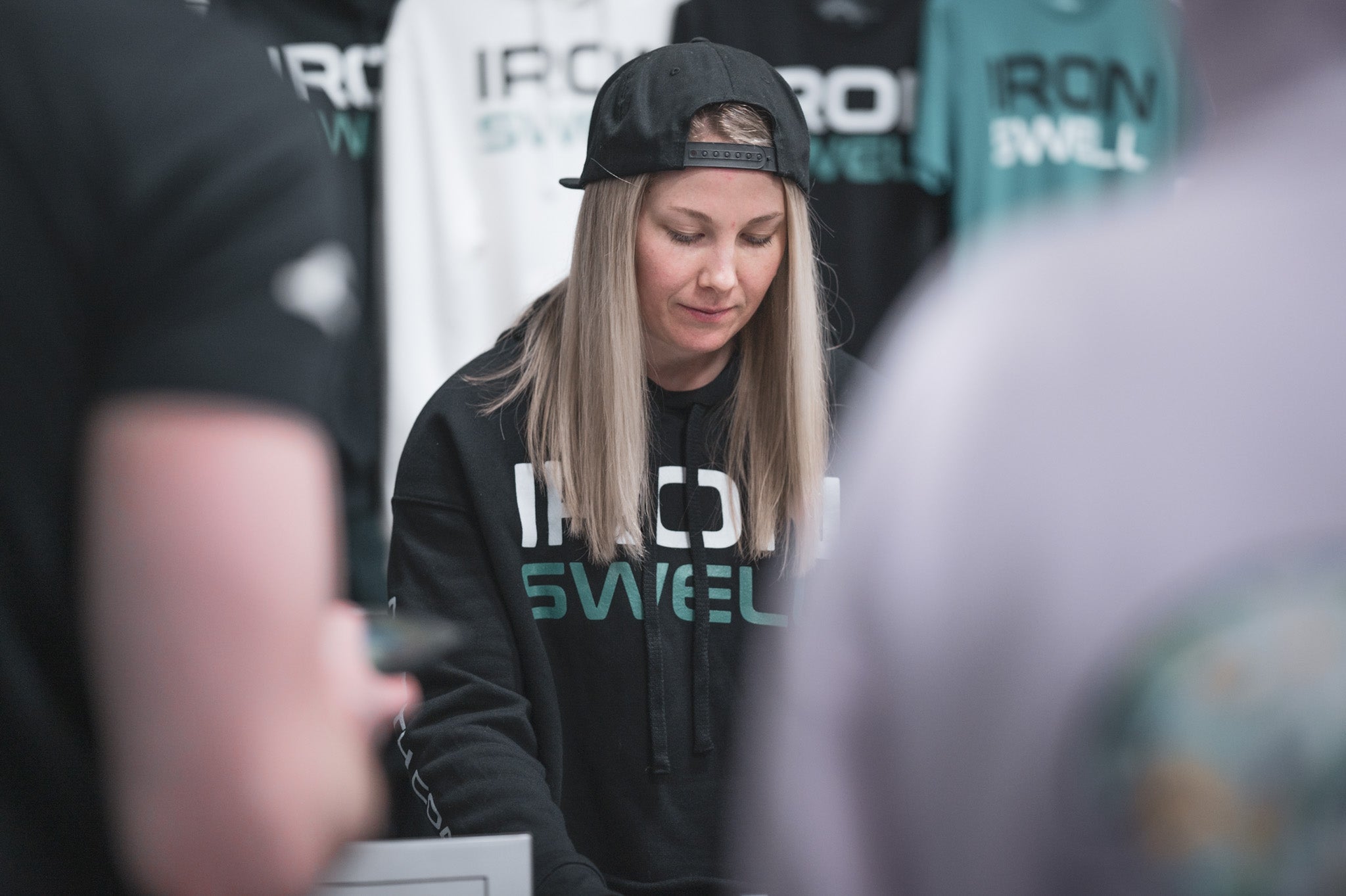 Signature Crop Hoodie Black – Iron Swell